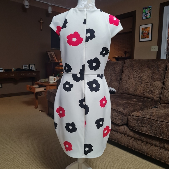 Bailey44 Pop Floral Print Neoprene Like Bendable Cap Sleeve Sheath Dress Size M - Picture 3 of 15